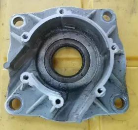 817785a2 Chrysler 1976 75 Hp Crankshaft Bearing Cage
