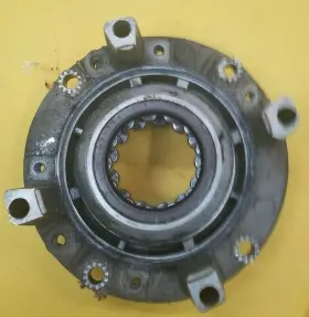 0387432 Evinrude 1976 Johnson 135 Hp Crankcase Head And Bearing Assembly