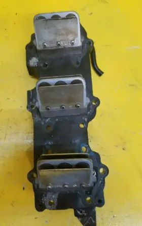 0389395 Evinrude 0389731 1986 60 Hp Intake Manifold And Leaf Plate Assembly 038955 #2