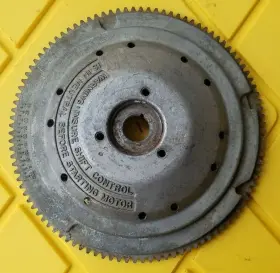 0581546 Evinrude 1976 Johnson 135 Hp Flywheel Assembly