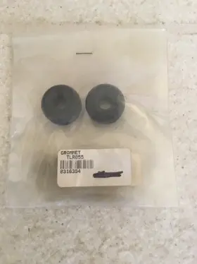 316354 Evinrude Oem Rubber Grommet Lot Of 2