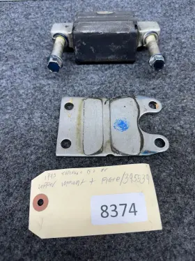 395539 Evinrude 1995 130hp Upper Mount Plate And Bolts Pn #