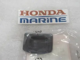 40105-zw9-010 Honda G6c Genuine Marine Grommet A Oil Case Oem New Factory Parts