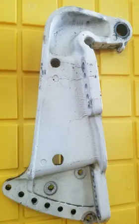 8718f8 Mercury 1988 100 Hp Stbd Side Transom Bracket Assembly