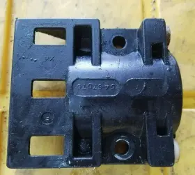 8m0036782 Mercury 67076 1989 135 Hp Lower Mount Clamp #3
