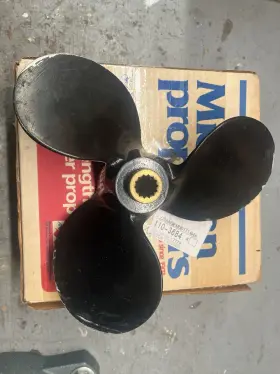Amc-394 Michigan 072132 Used 0820 10.375 12.5 Rh Propeller