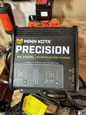 230pcl Minn Kota Mk 230 Pcl 2 X 15amp Bank On Board Boat Battery Charger