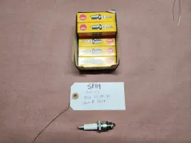 Bp7hs-10 Ngk Quantity Of 8 Spark Plugs 7829 New/never Used Sp119