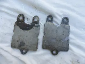 331022 Omc Pair Johnson Evinrude Upper Rubber Mount Cover Plates R14