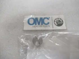 0335138 Omc 335138 E101 Evinrude Johnson Retainer Plug Oem New Factory Boat Part