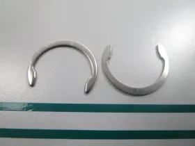 0336110 Omc 336110 New Oem Lot Of 2 Johnson Evinrude Retaining Clip 0810
