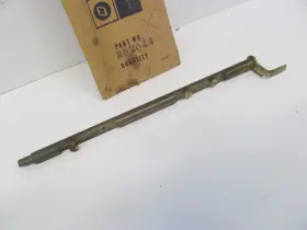 382044 Omc Carburetor Shaft Arm And Screws Nos #2