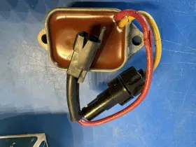 0510689 Omc 510689 Oemomc Johnson Evinrude Voltage Regulator Je2