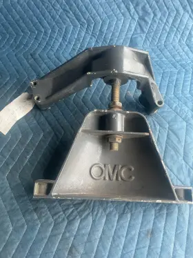 912206 Omc 912207 Front Engine Mount 120 Cobra 4 Cyl 2.3 3.0