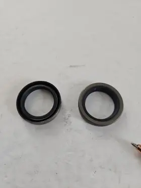 0321830 Omc Johnson Evinrude 321830 Crankshaft Seal 2 For 21 Nos Oem Omc45