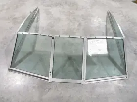 Gb691091053 Sea Ray 1990 160 Bowrider Marine Boat Windshield Walk Through Window Glass