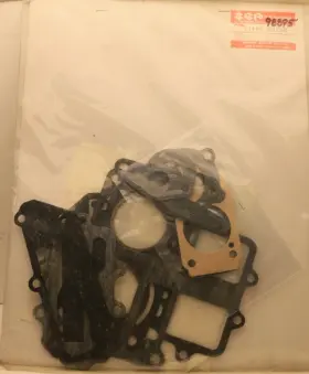 11400-98895 Suzuki 11400-98890 Genuine Nos Engine Gasket For 2cyl Set Ss To