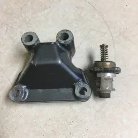 17681-87d00-0ed Suzuki 1989 - 1997 Dt90 Dt100 2-stroke Thermostat Cover With
