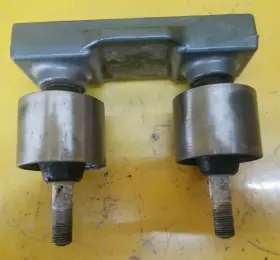 54136-94503 Suzuki 54130-94501 1995 115 Hp Upper Engine Mount Set #2
