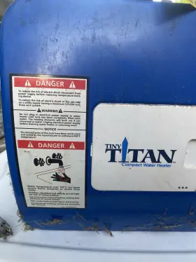E1e2.5us Titan Tiny 2.5 Gallon Hot Water Heater Tank 120 V 1350 0220042