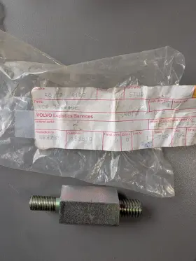 3853402 Volvo Penta Bracket Engine Stud Oem New