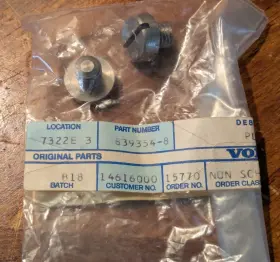 839354-8 Volvo Penta 839354 Qty 2 Oem Plug. Part 839354. Lot Of