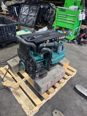 D3-160 Volvo Penta Marine Diesel Engine With Outdrive Gimbal Housing Complete