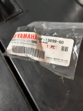 68f-13898-00 Yamaha Oem Holder Nos