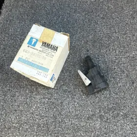 6e5-24305-00 Yamaha New Old Stock Genuine Part Oem Fuel Line Connector